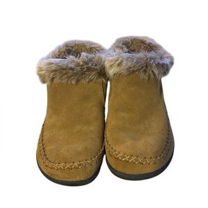 MAGELLAN OUTDOORS size 10 Genuine suede & faux fur lining and collar like new